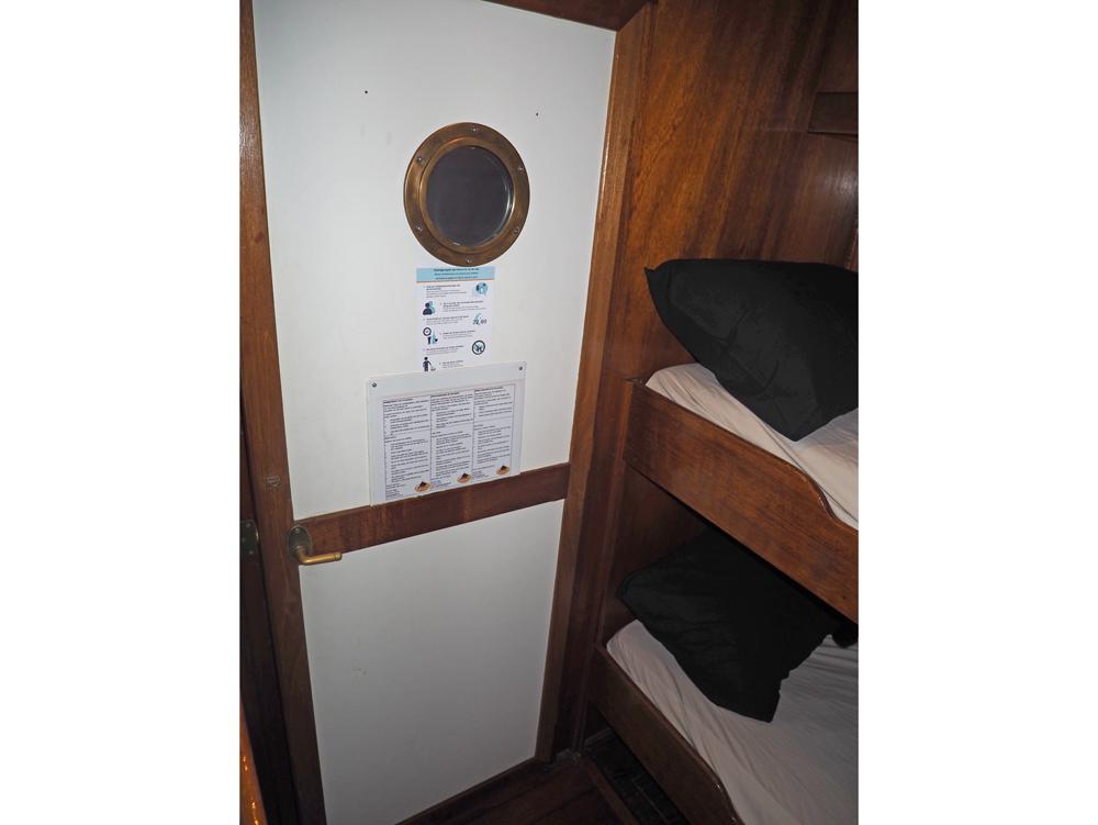 Cabin en avant, H&eacute;bergements